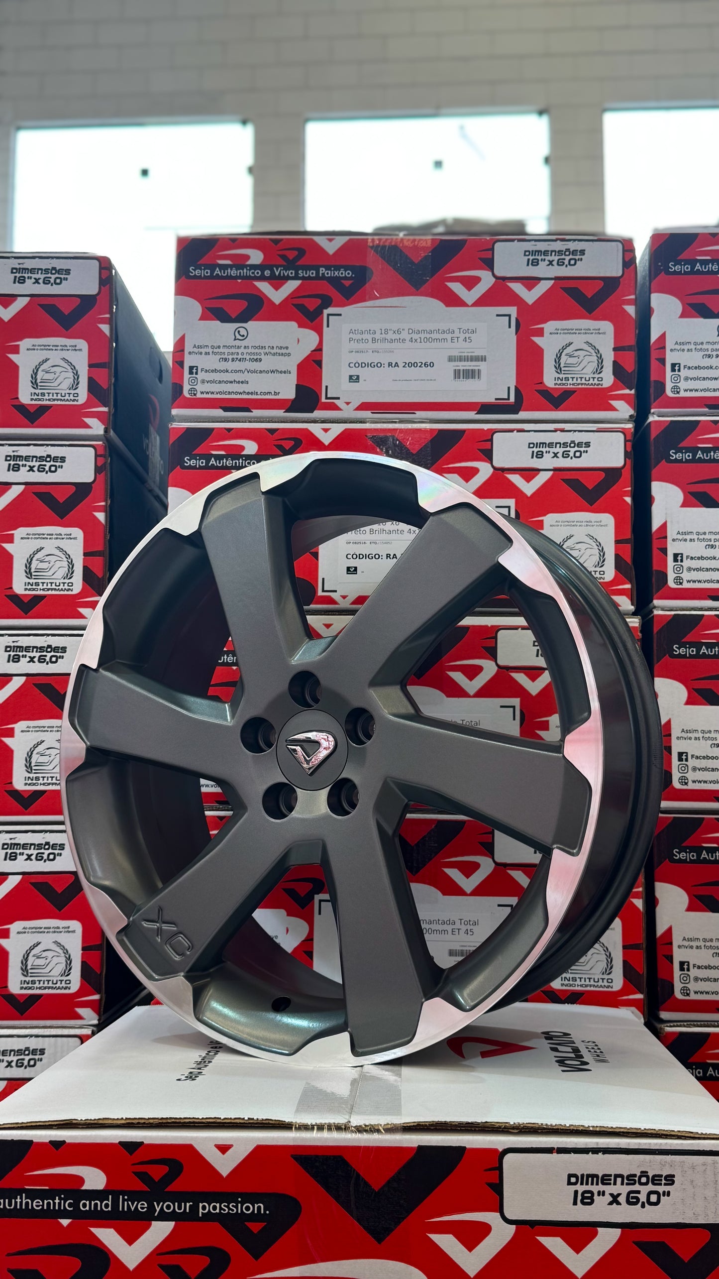 Roda Volcano Estocolmo Lançamento Aro 18 Tala 6 - Prata Brilhante Diamantado + Bicos Grátis