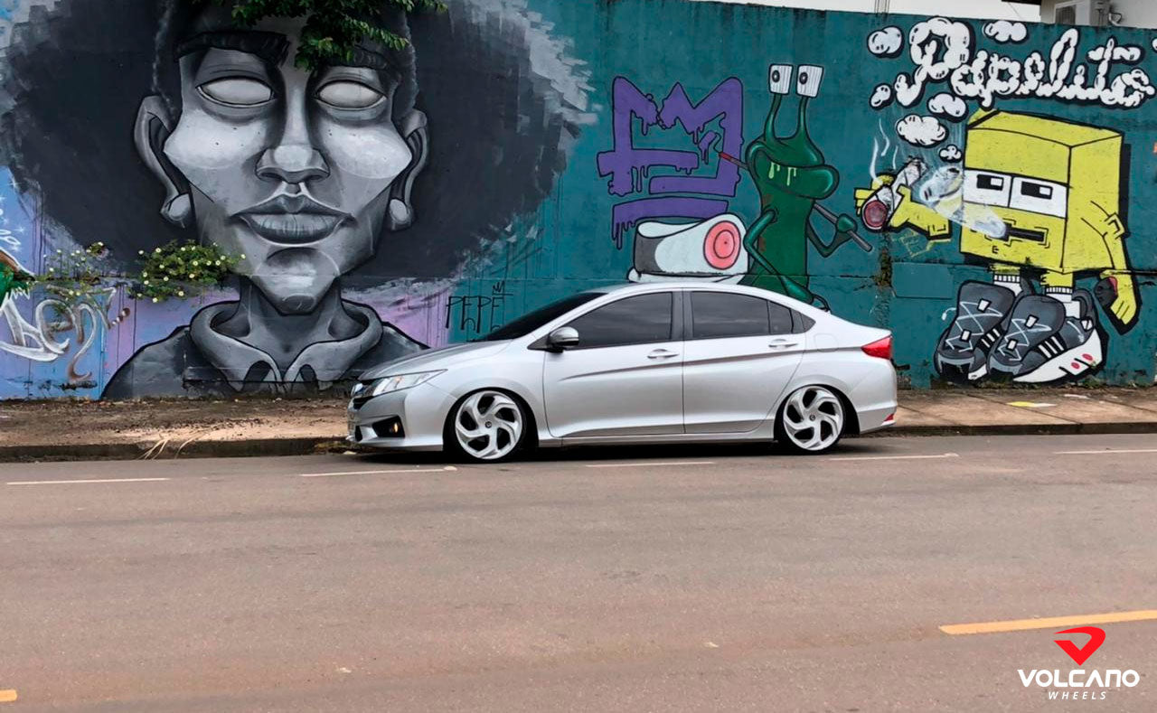 Roda Volcano CONCEPT Aro 17" tala 6" Prata + Brindes