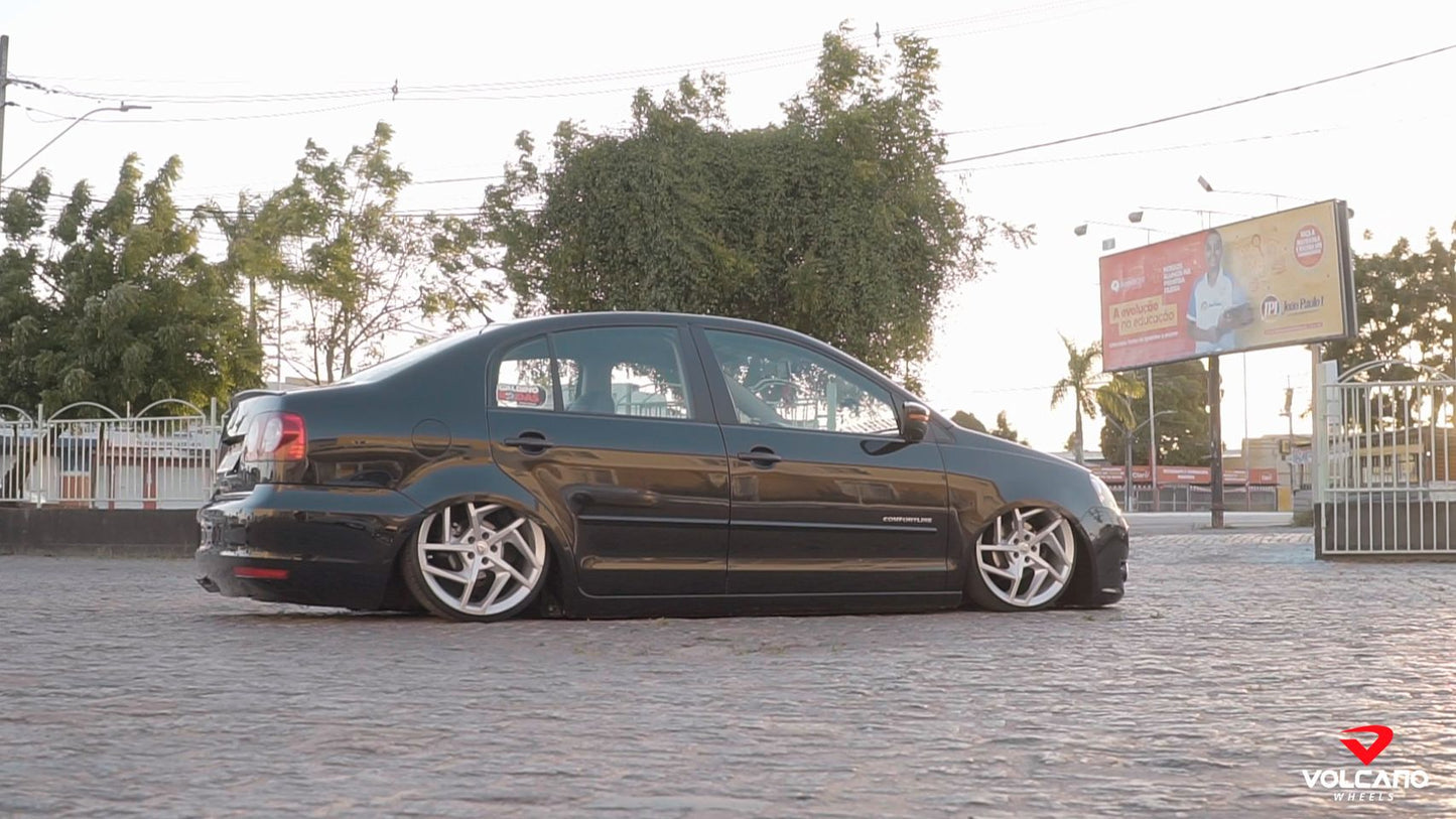 Roda Volcano MARK 8 Aro 18" tala 6" Prata