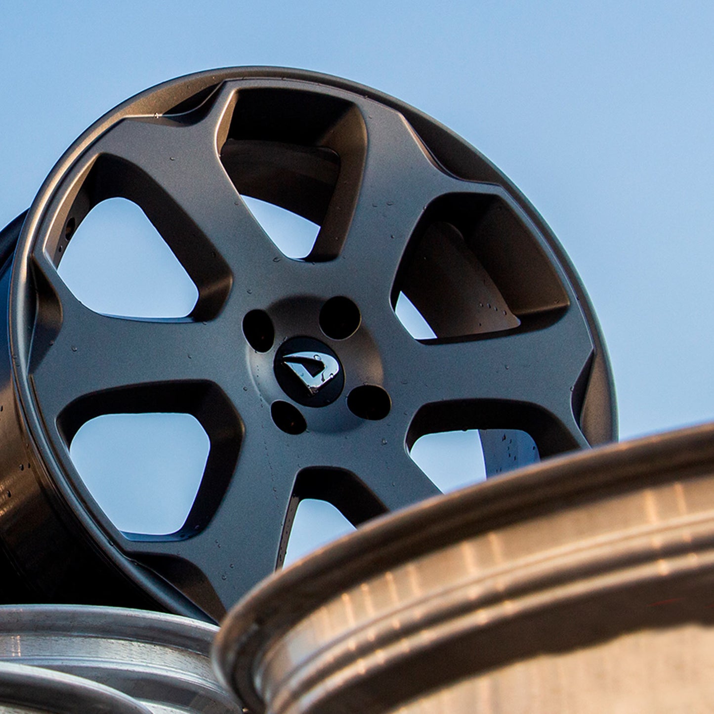 Roda Volcano VIENNA Aro 18" tala 6" Grafite Fosco