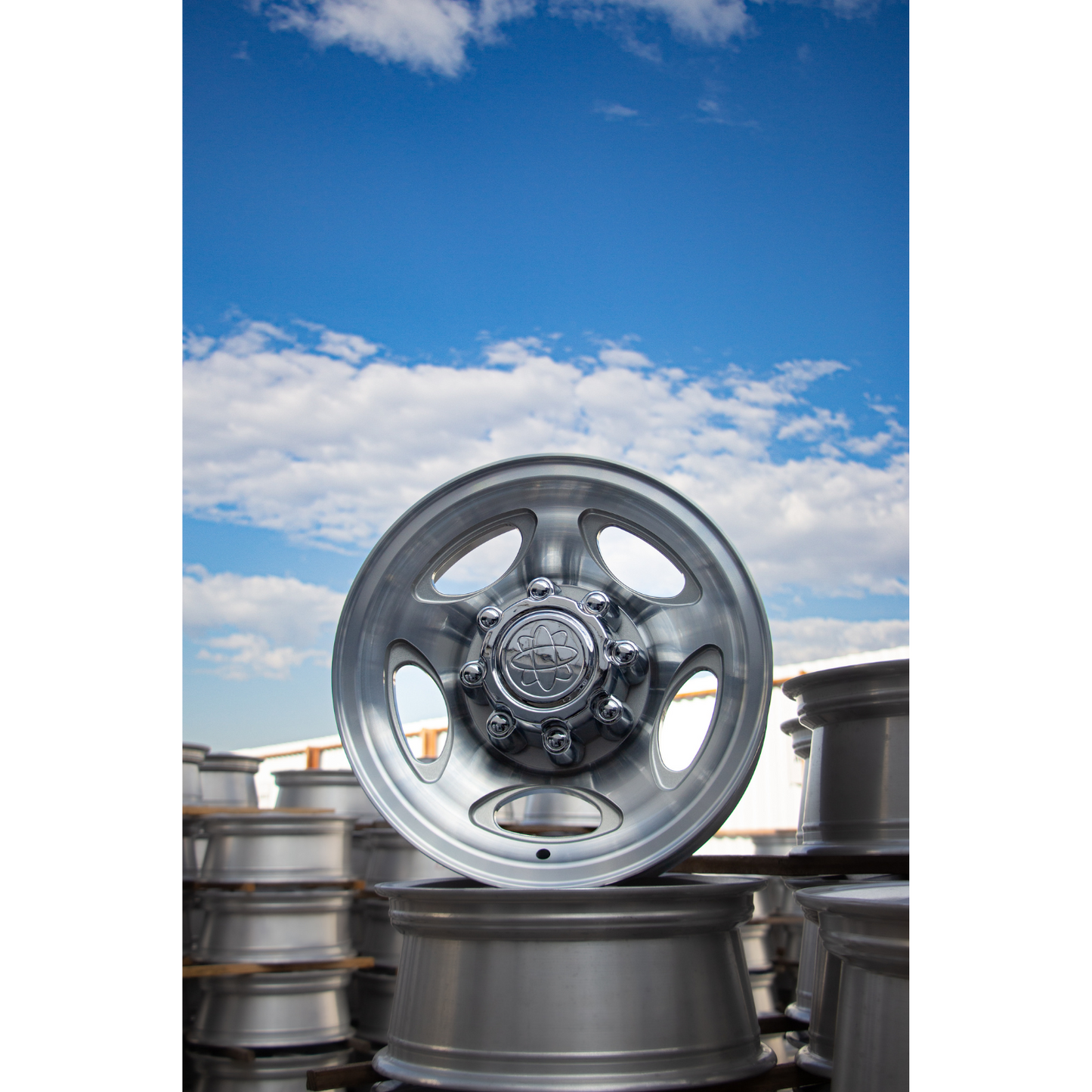 Roda Ford F250 2001 Aro 18" tala 7"  -  Diamantada Total Prata Brilhante + Bicos Grátis