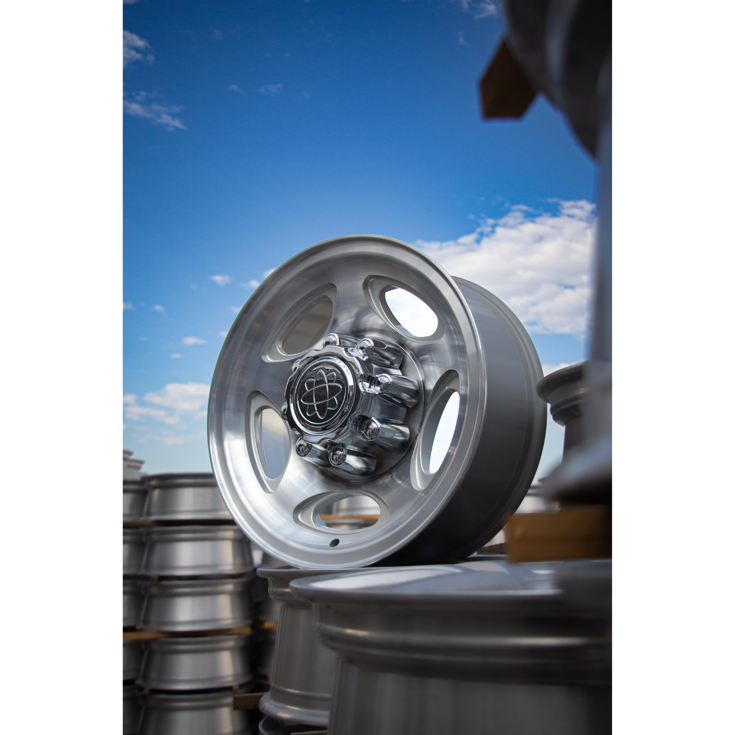 Roda Ford F250 2001 Aro 18" tala 7"  -  Diamantada Total Prata Brilhante + Bicos Grátis
