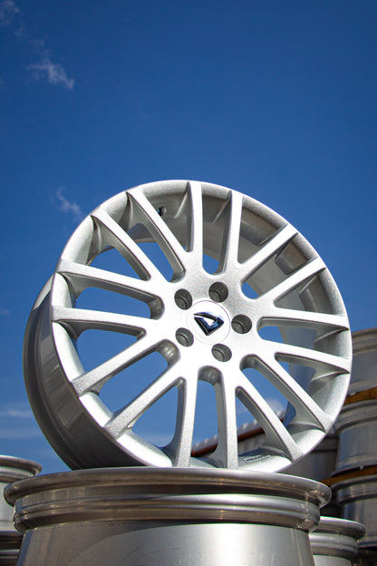 Roda Limited Aro 17" Tala 6" -  Prata Brilhante + Bicos e Anéis Grátis